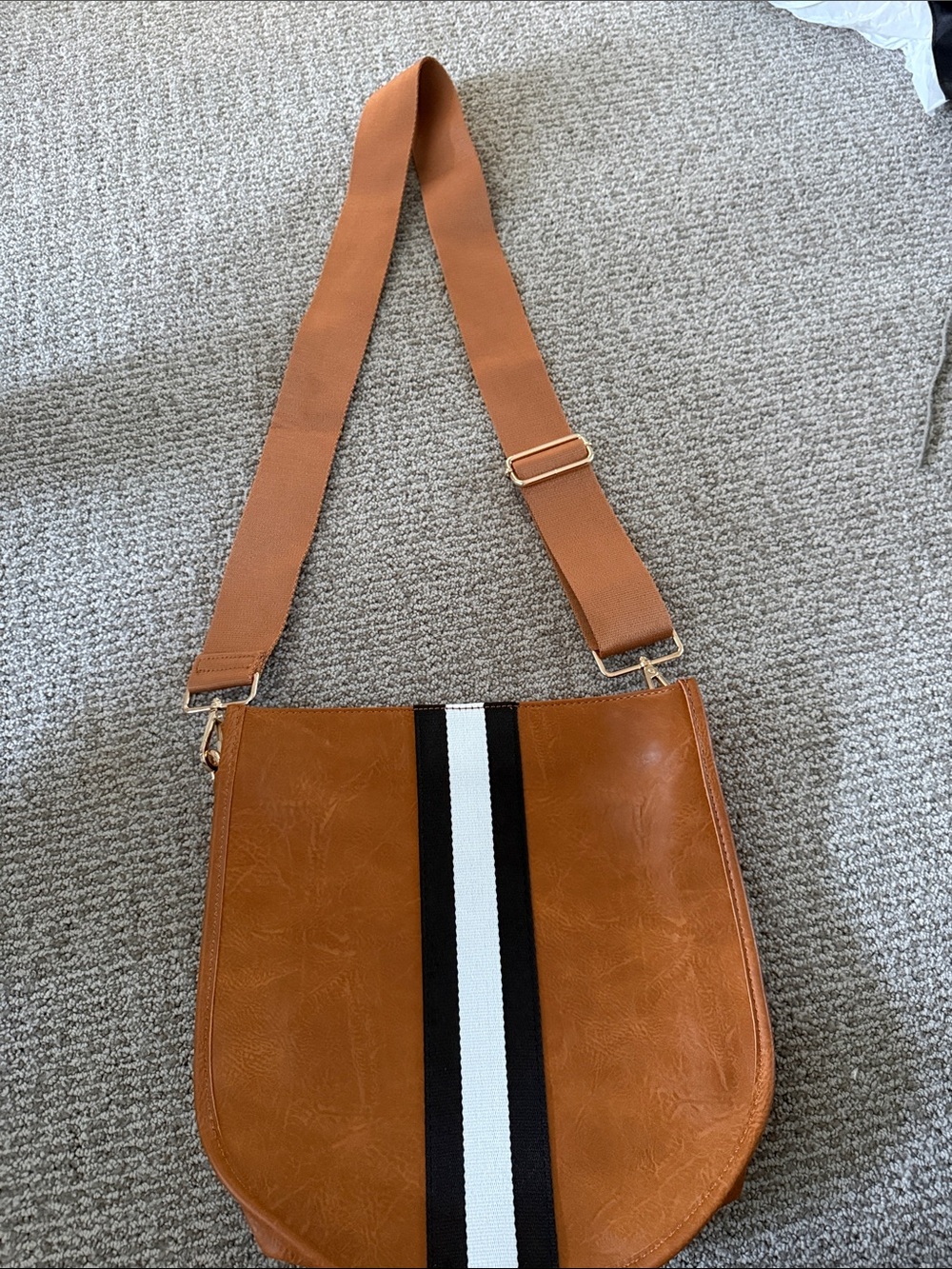 Women's social threads leather messenger bag